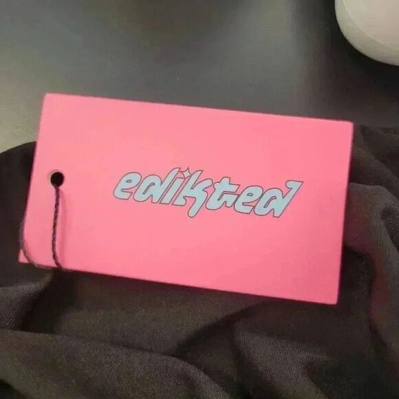 Edikted Women's Black Cotton/Spandex Tahlia Off the Shoulder Crop Top NEW - Picture 16 of 16